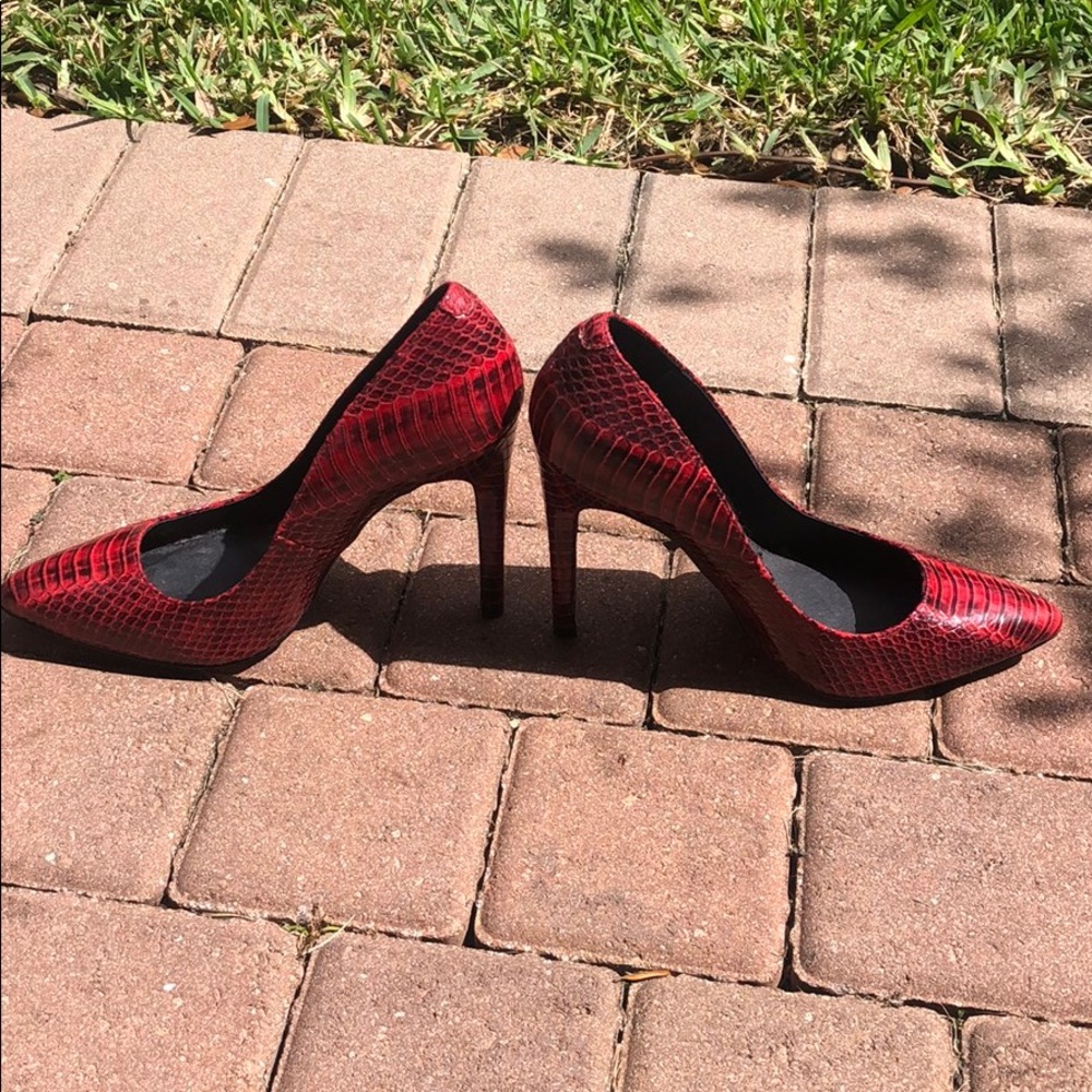 Aldo size 7 red and black snakeskin 5 in heel
